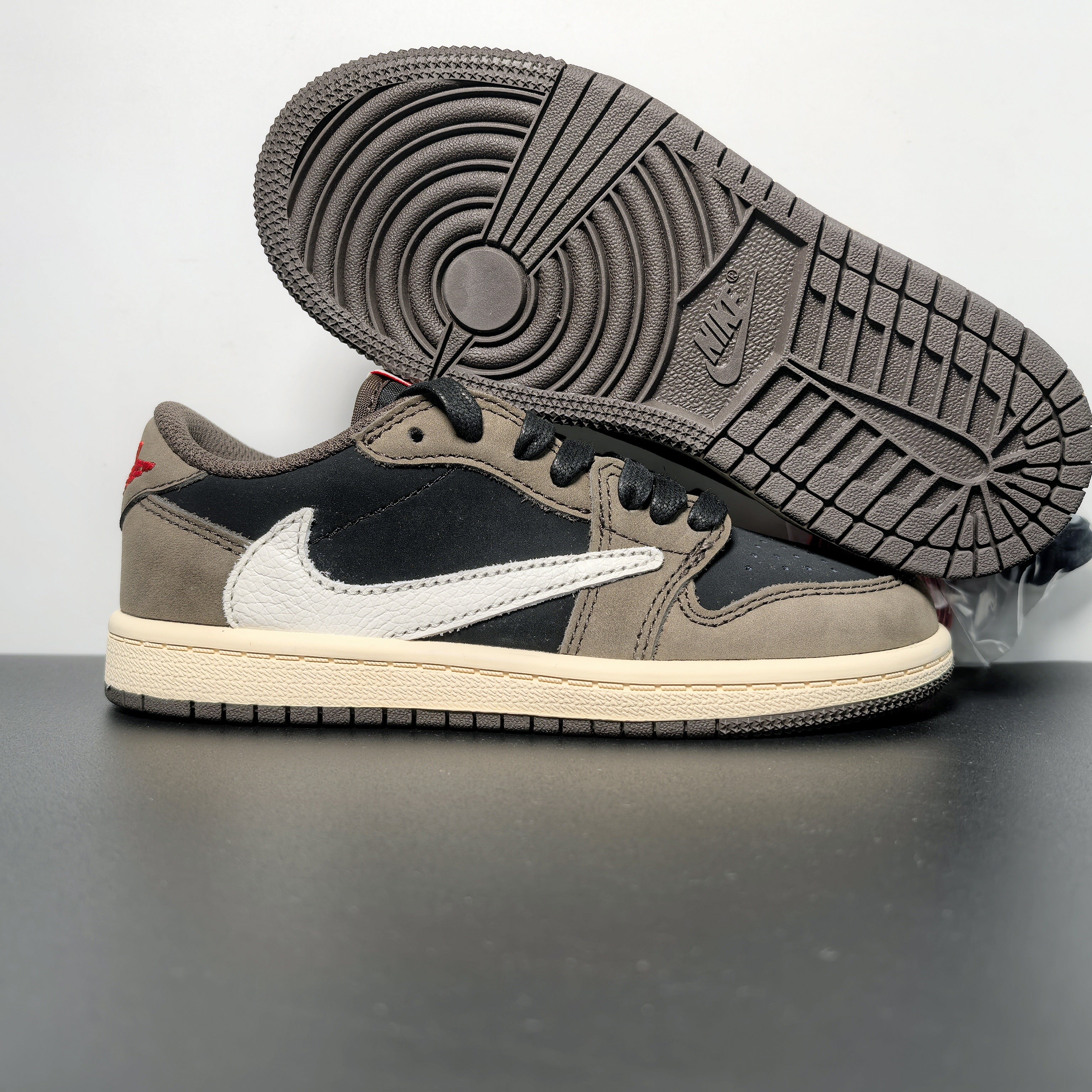 Nike Air Jordan 1 Retro Low OG SP x Travis Scott "Dark Mocha"