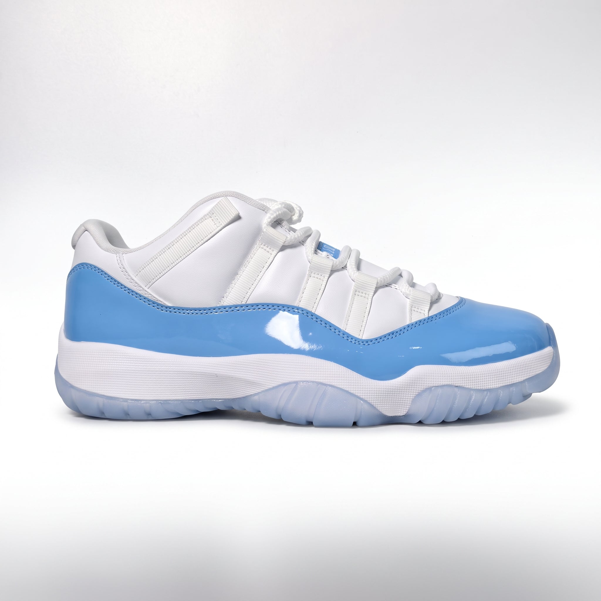 Air Jordan 11 Retro Low "University Blue"