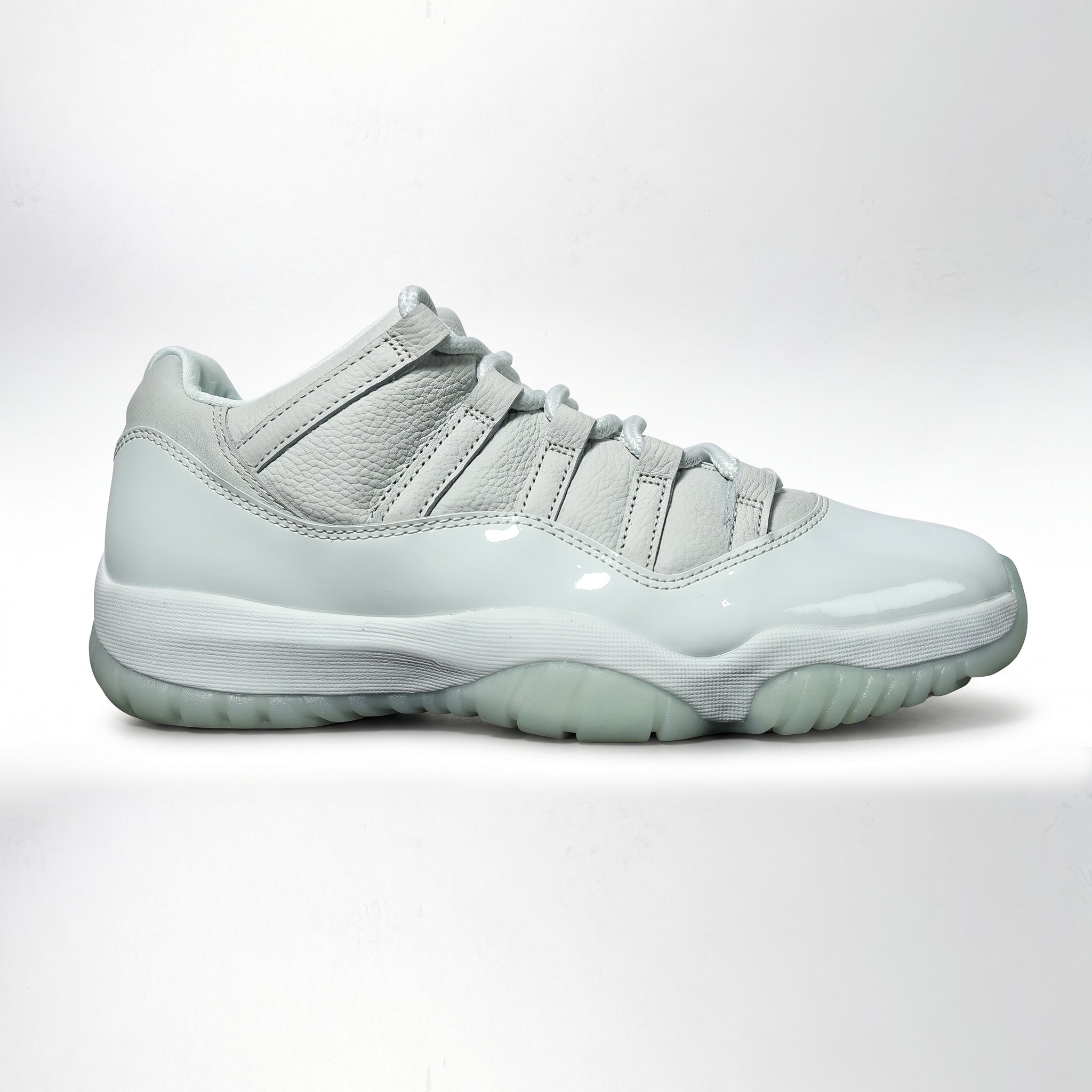 JAIDE x Air Jordan 11 Retro Low "Fiberglass"