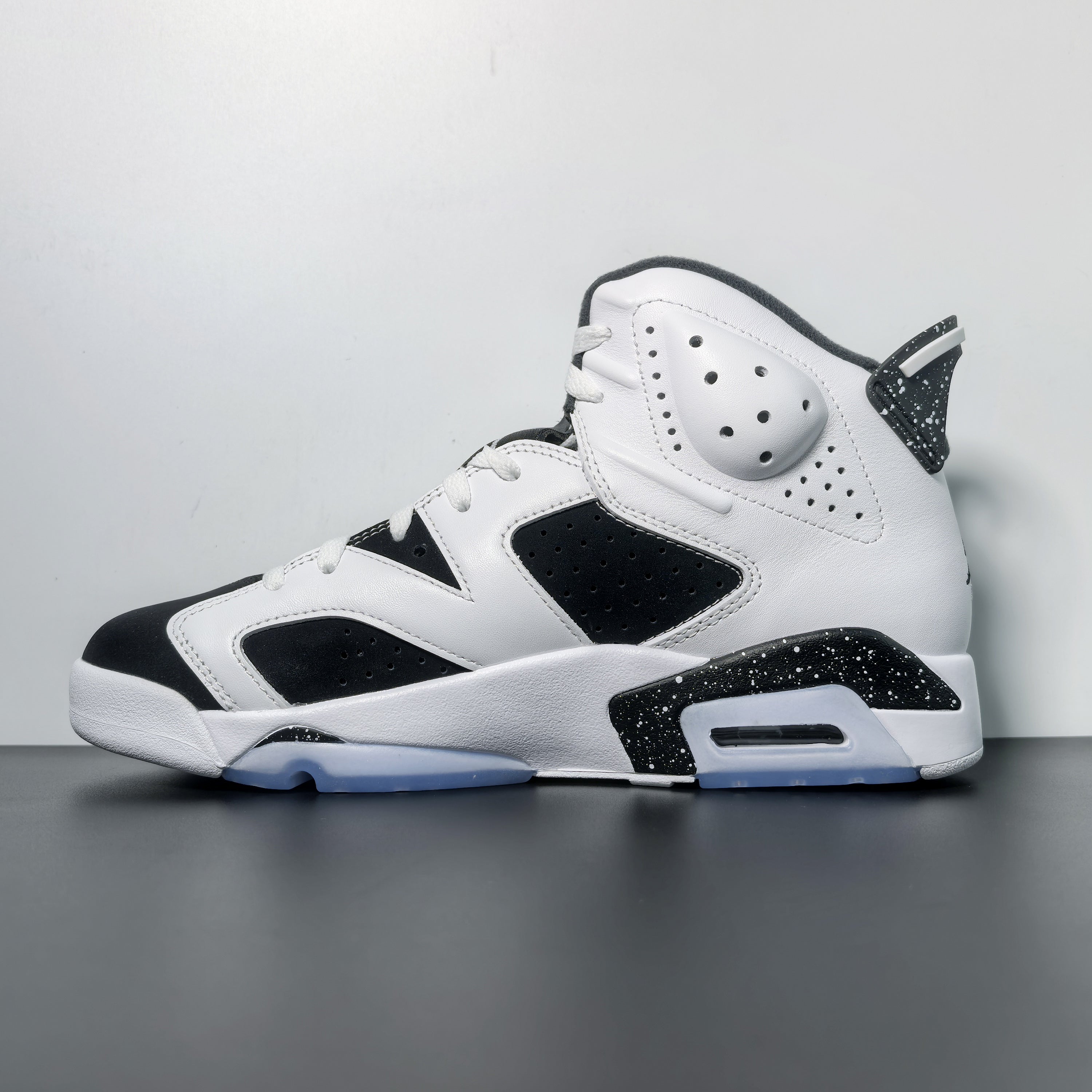 Air Jordan 6 Retro "Oreo"