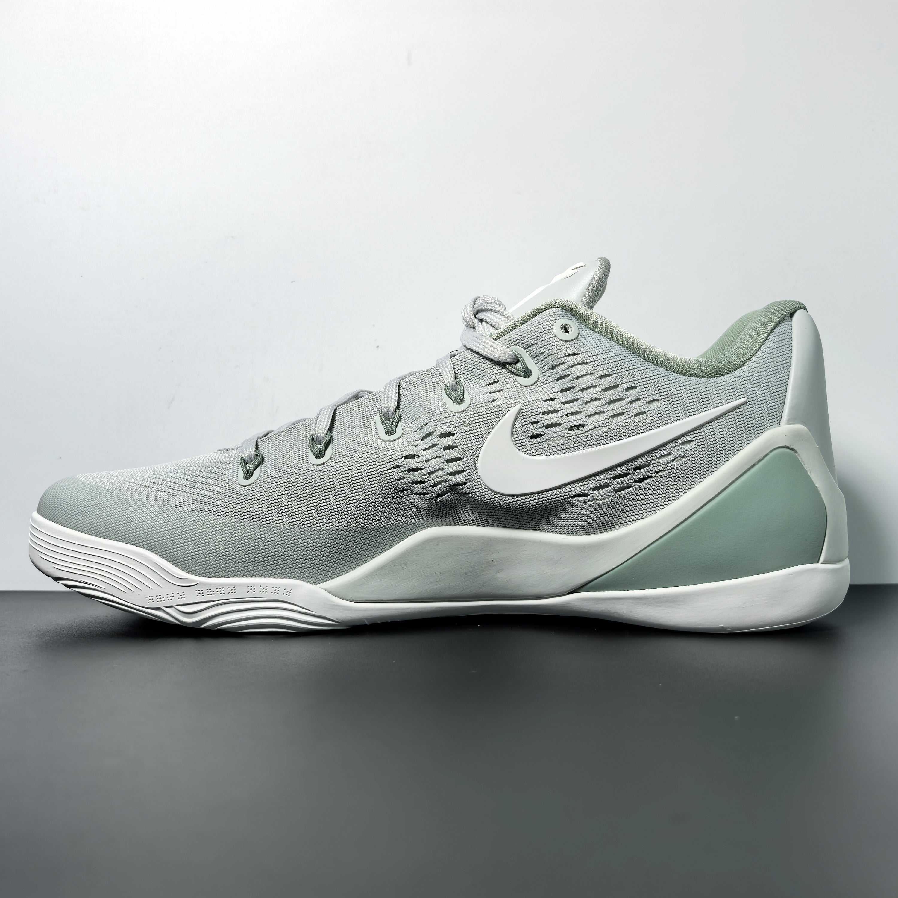 Nike Kobe 9 EM Protro