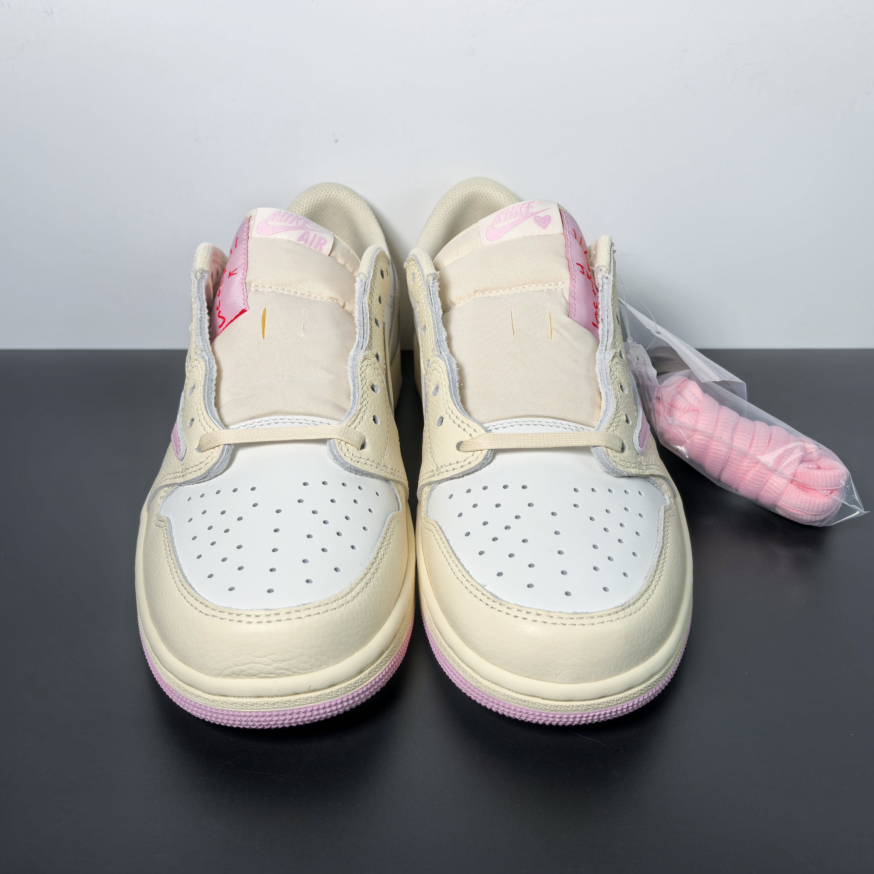 Travis Scott x Air Jordan 1 Low OG "Shy Pink"