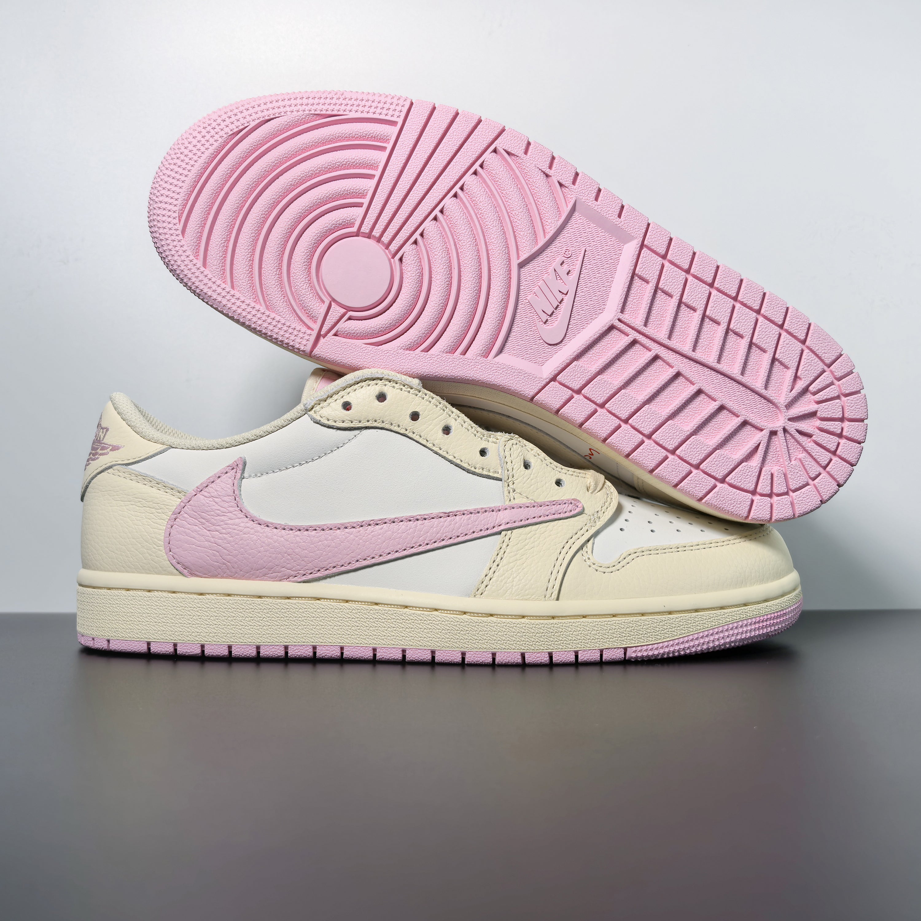 Travis Scott x Air Jordan 1 Low OG "Shy Pink"