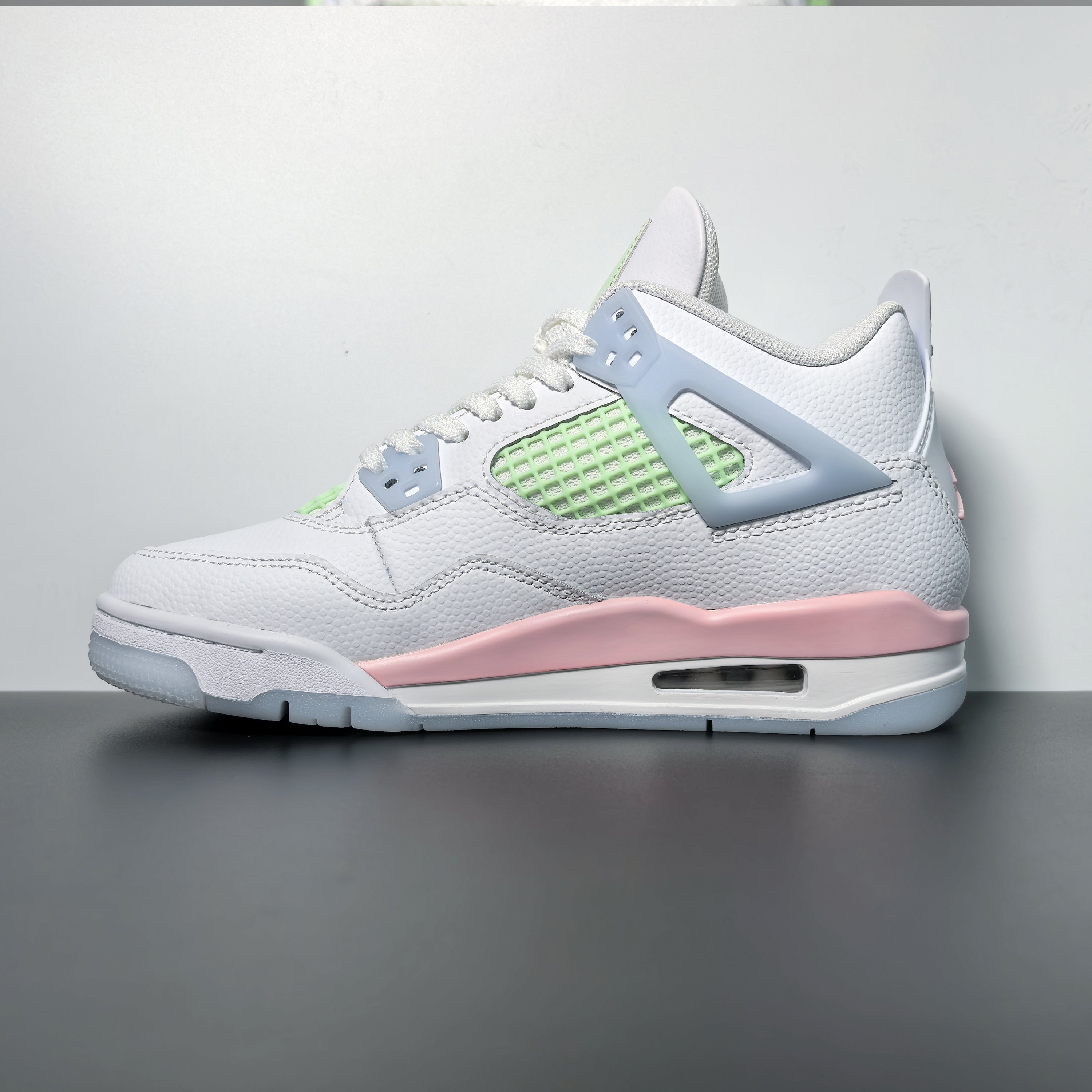 Air Jordan 4 Retro GS "Valentine's Day"