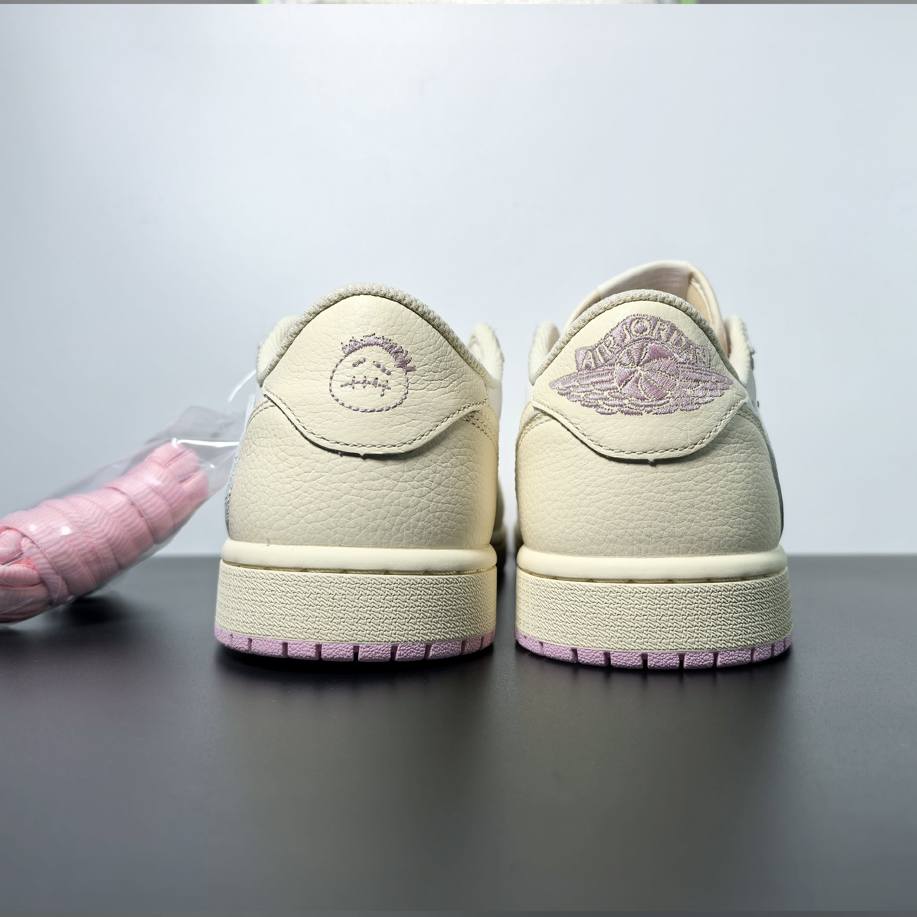 Travis Scott x Air Jordan 1 Low OG "Shy Pink"