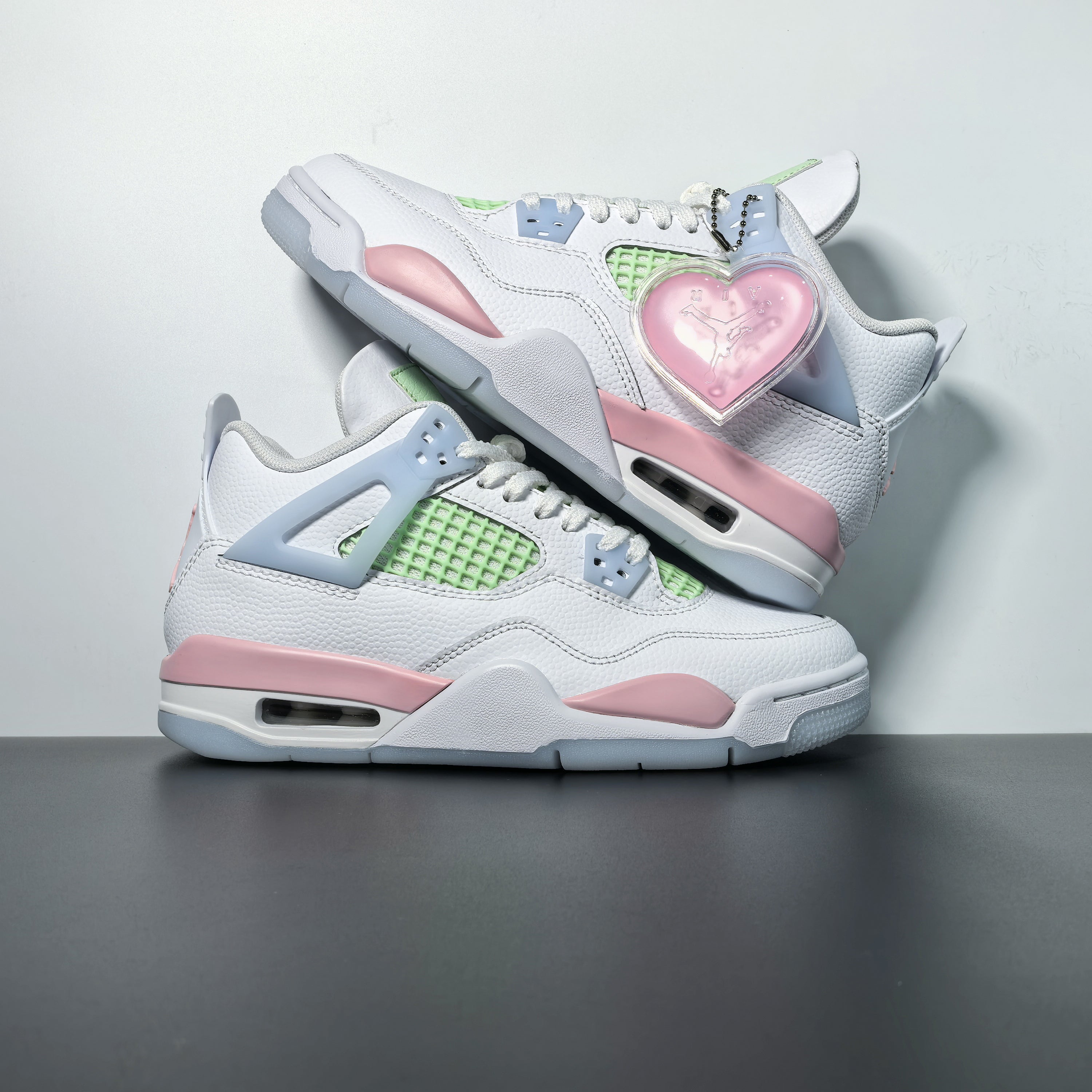 Air Jordan 4 Retro GS "Valentine's Day"