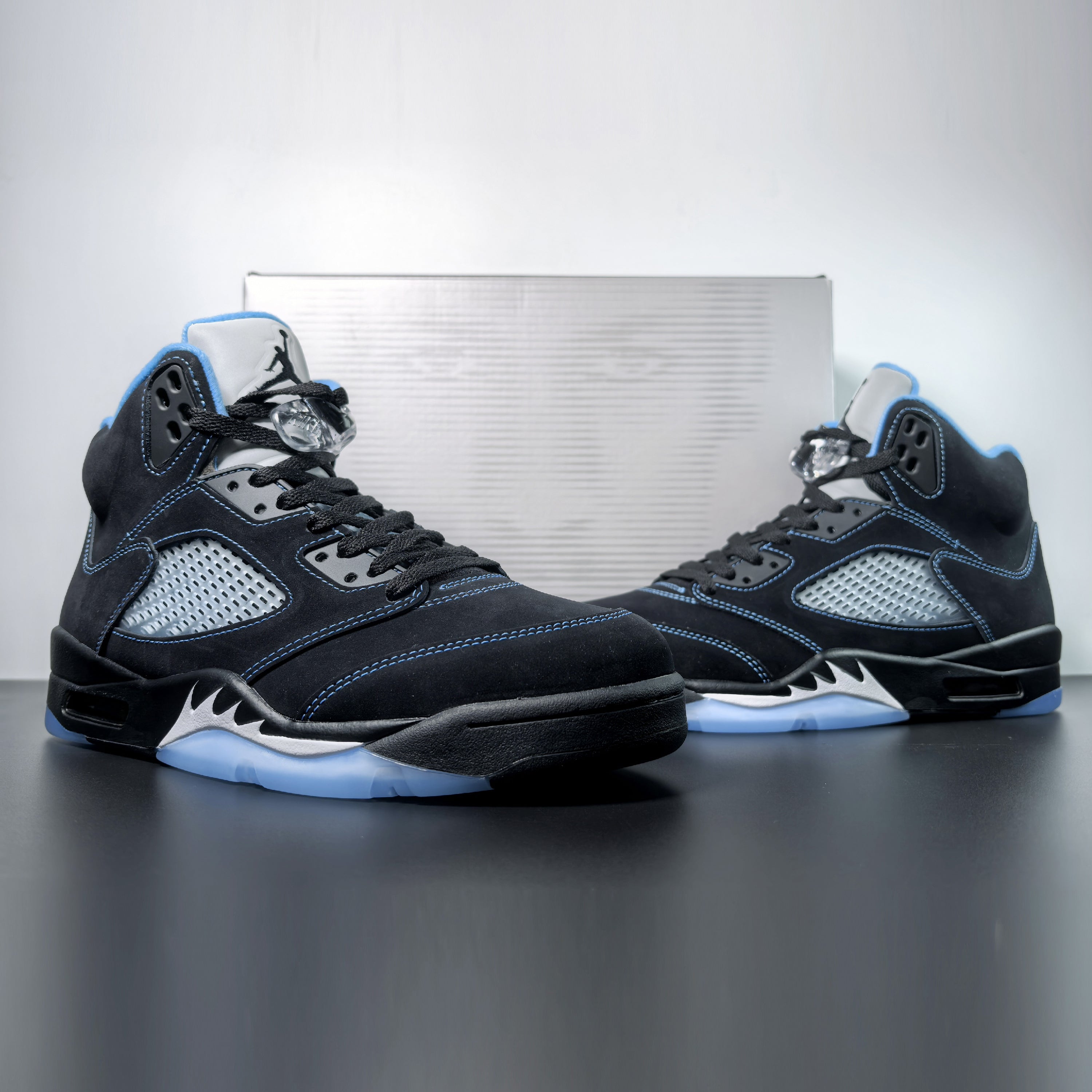 Air Jordan 5 Retro "Black University Blue"