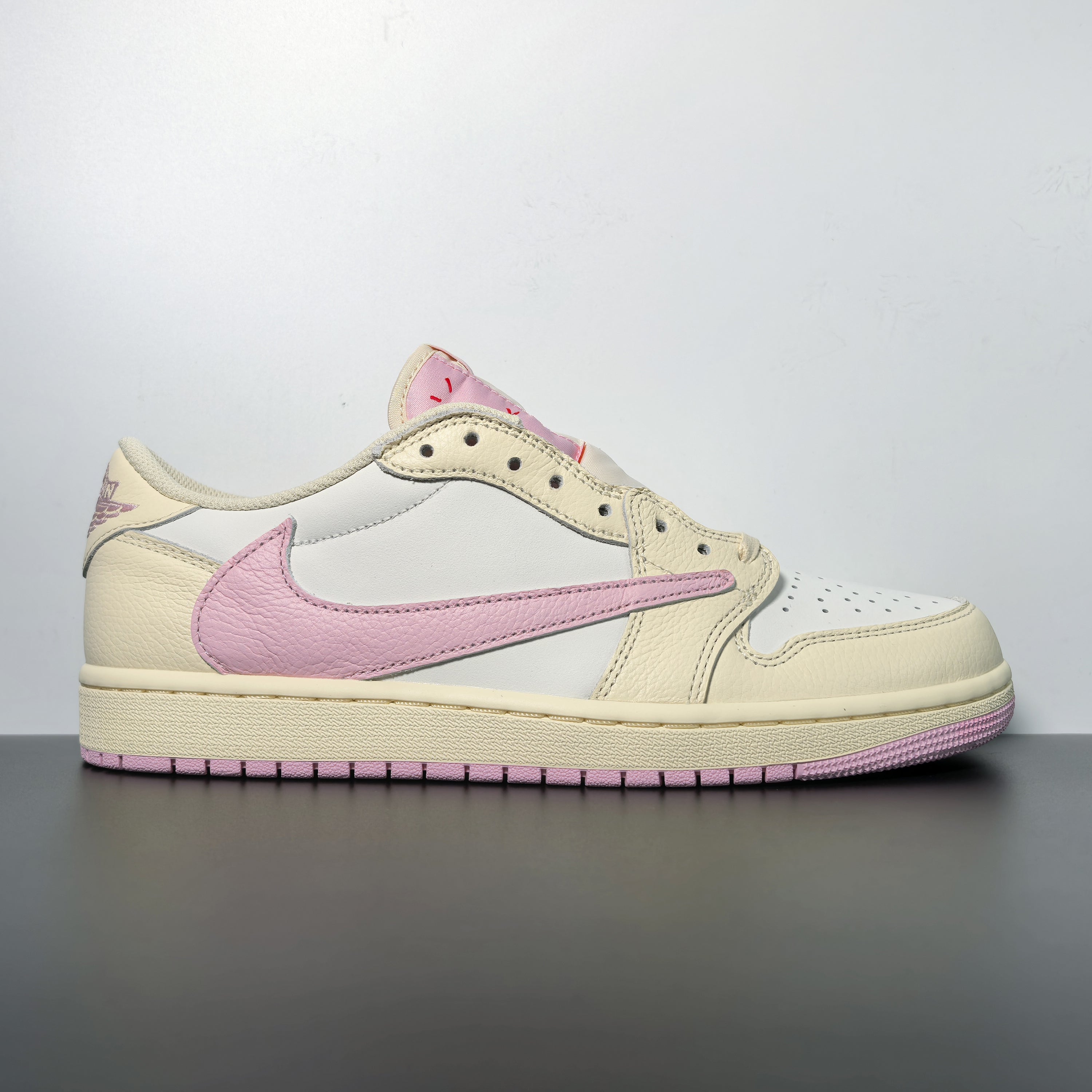 Travis Scott x Air Jordan 1 Low OG "Shy Pink"
