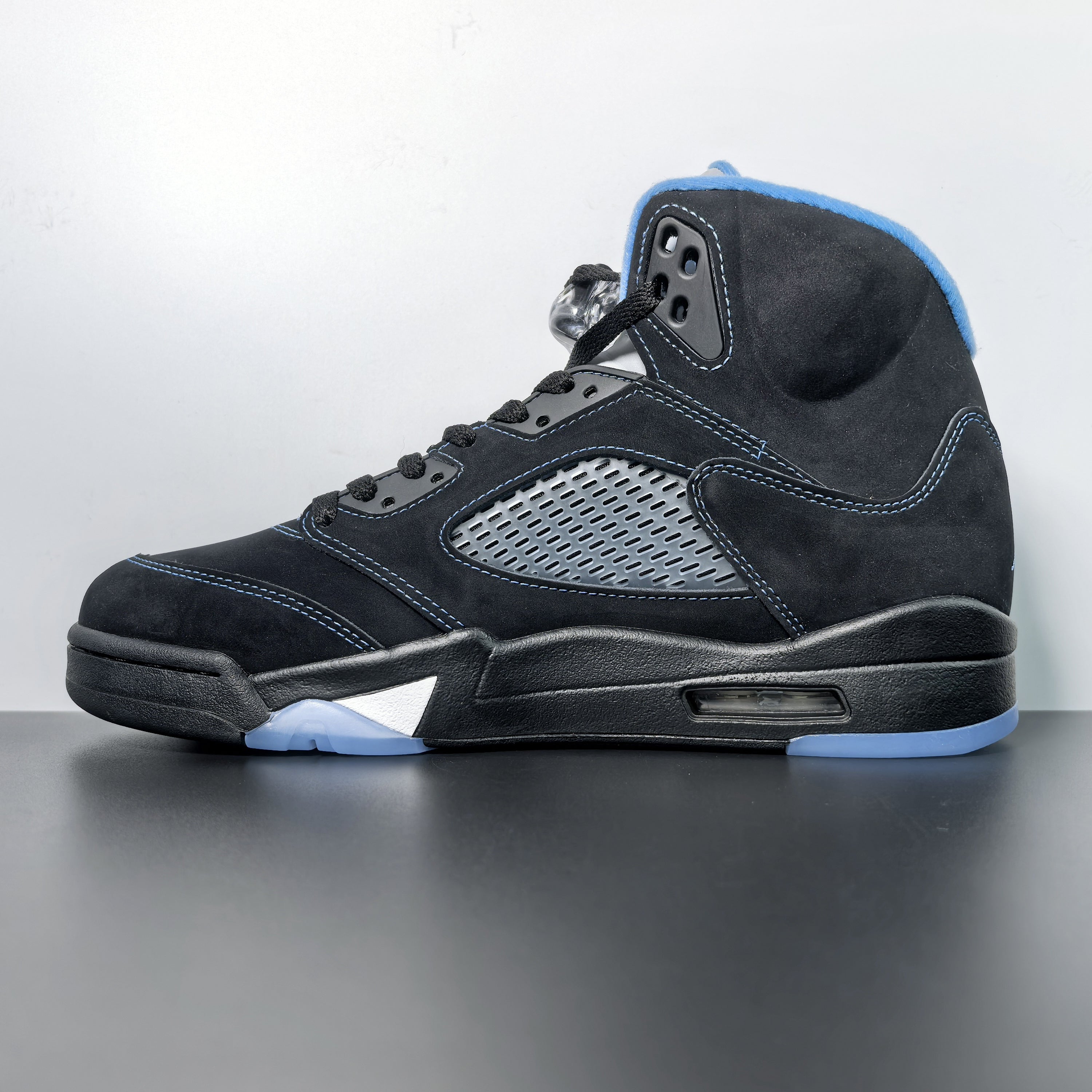 Air Jordan 5 Retro "Black University Blue"