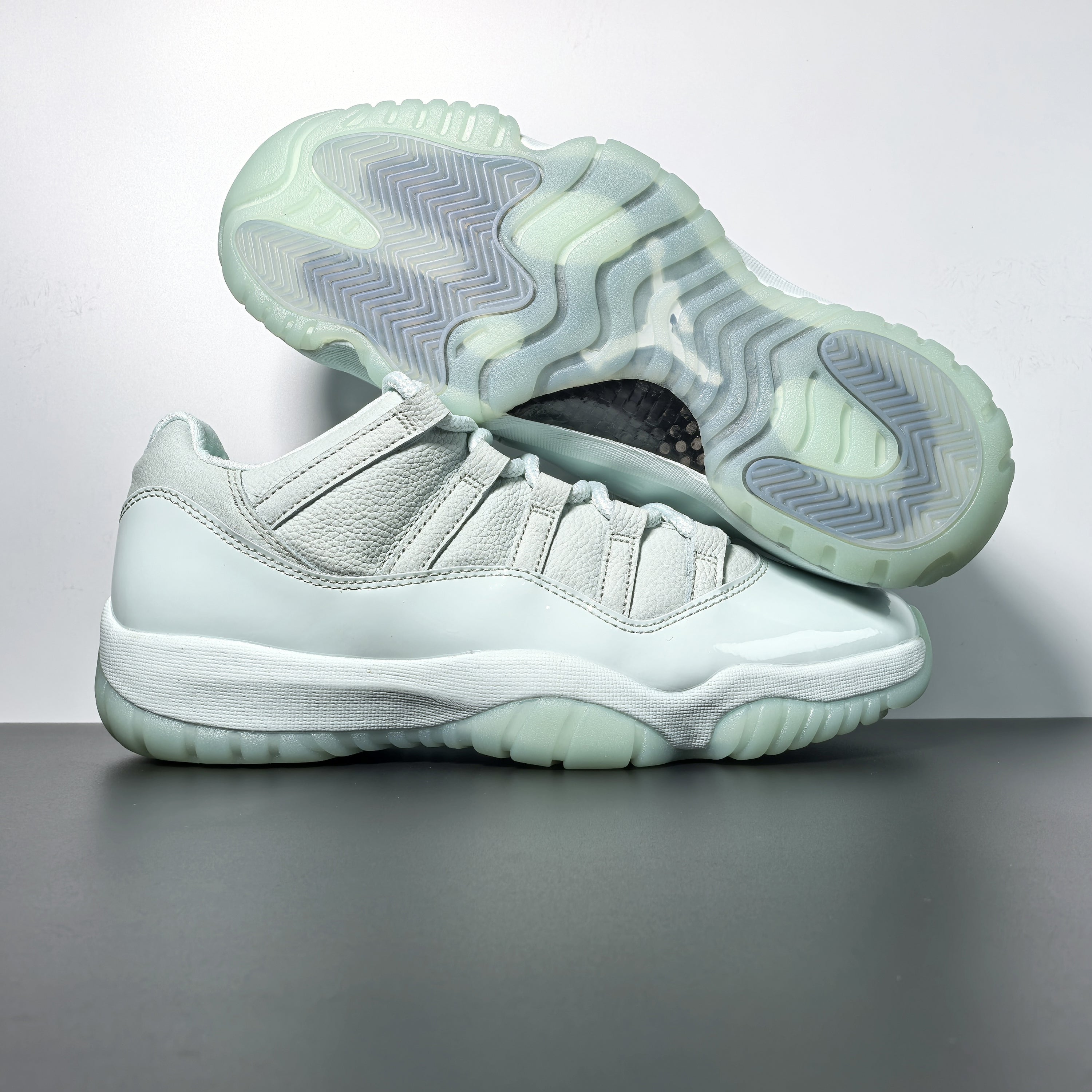 JAIDE x Air Jordan 11 Retro Low "Fiberglass"