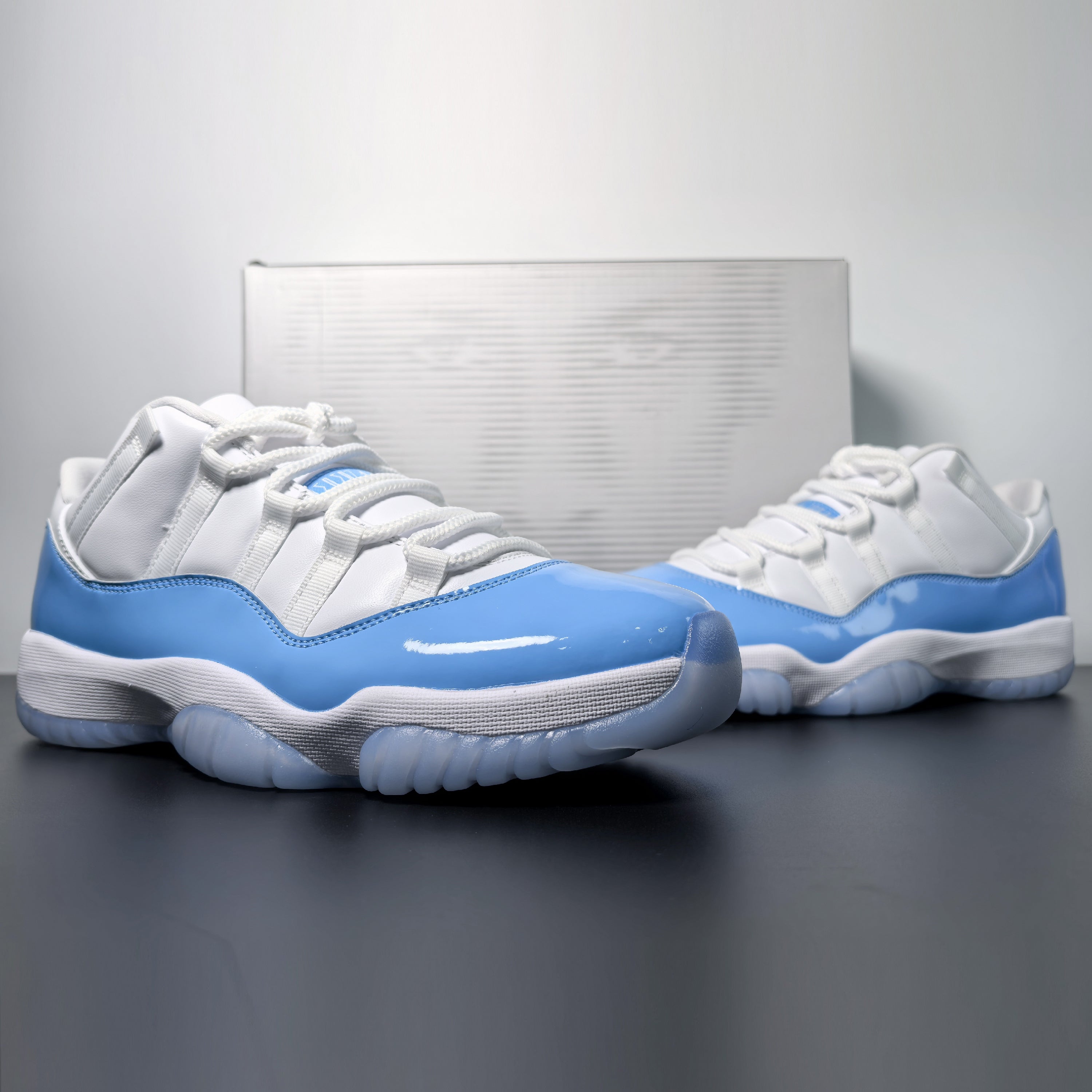 Air Jordan 11 Retro Low "University Blue"