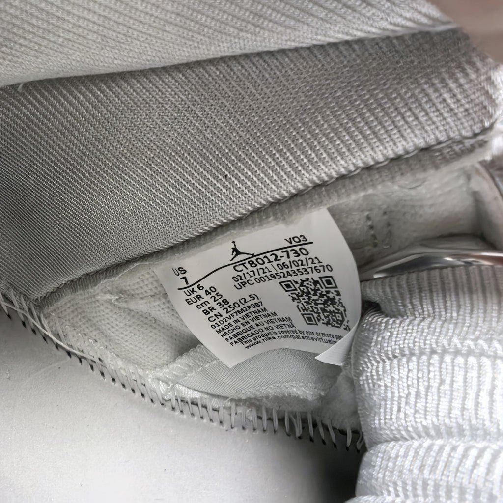 Air Jordan 11 "Silver Surfer"