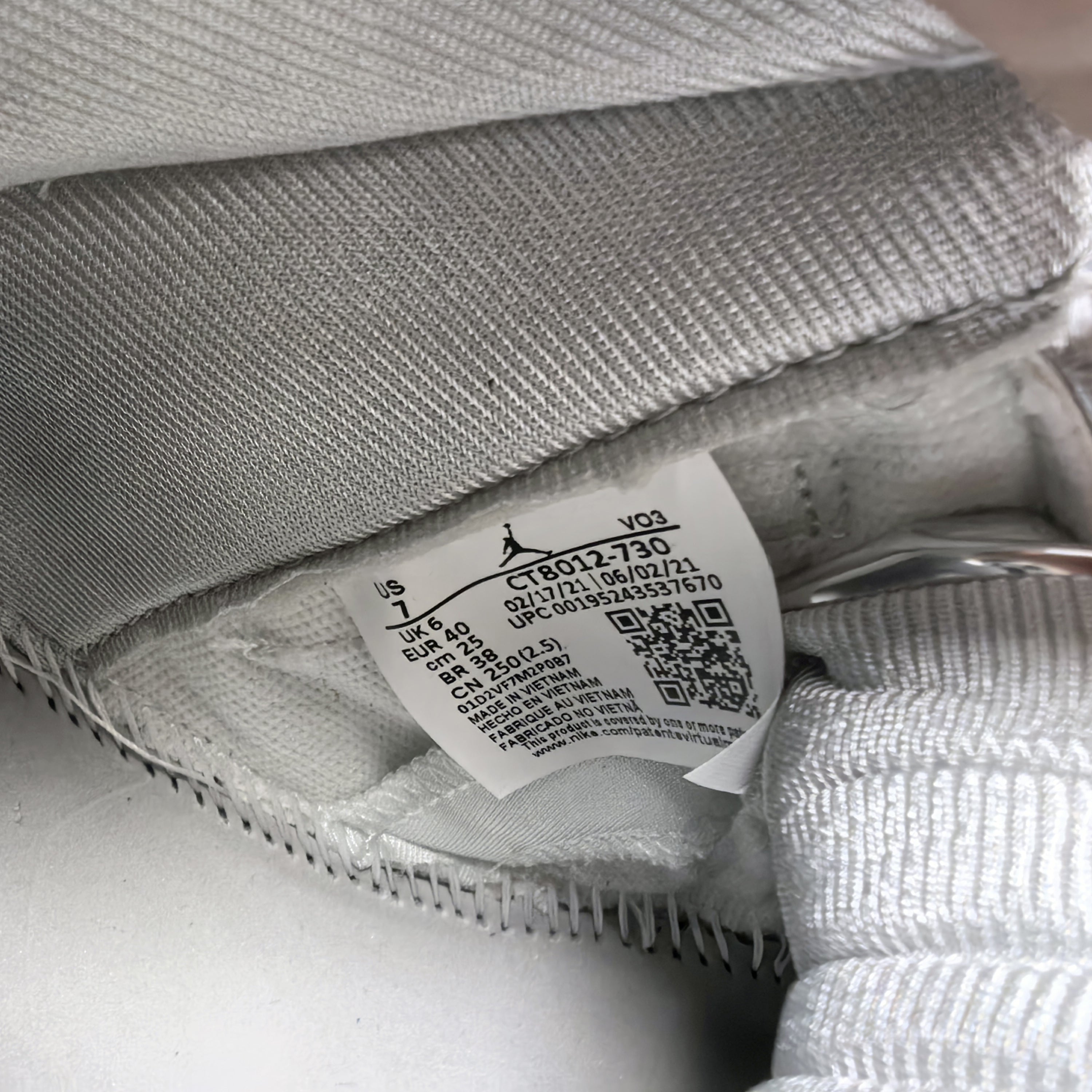 Air Jordan 11 "Silver Surfer"