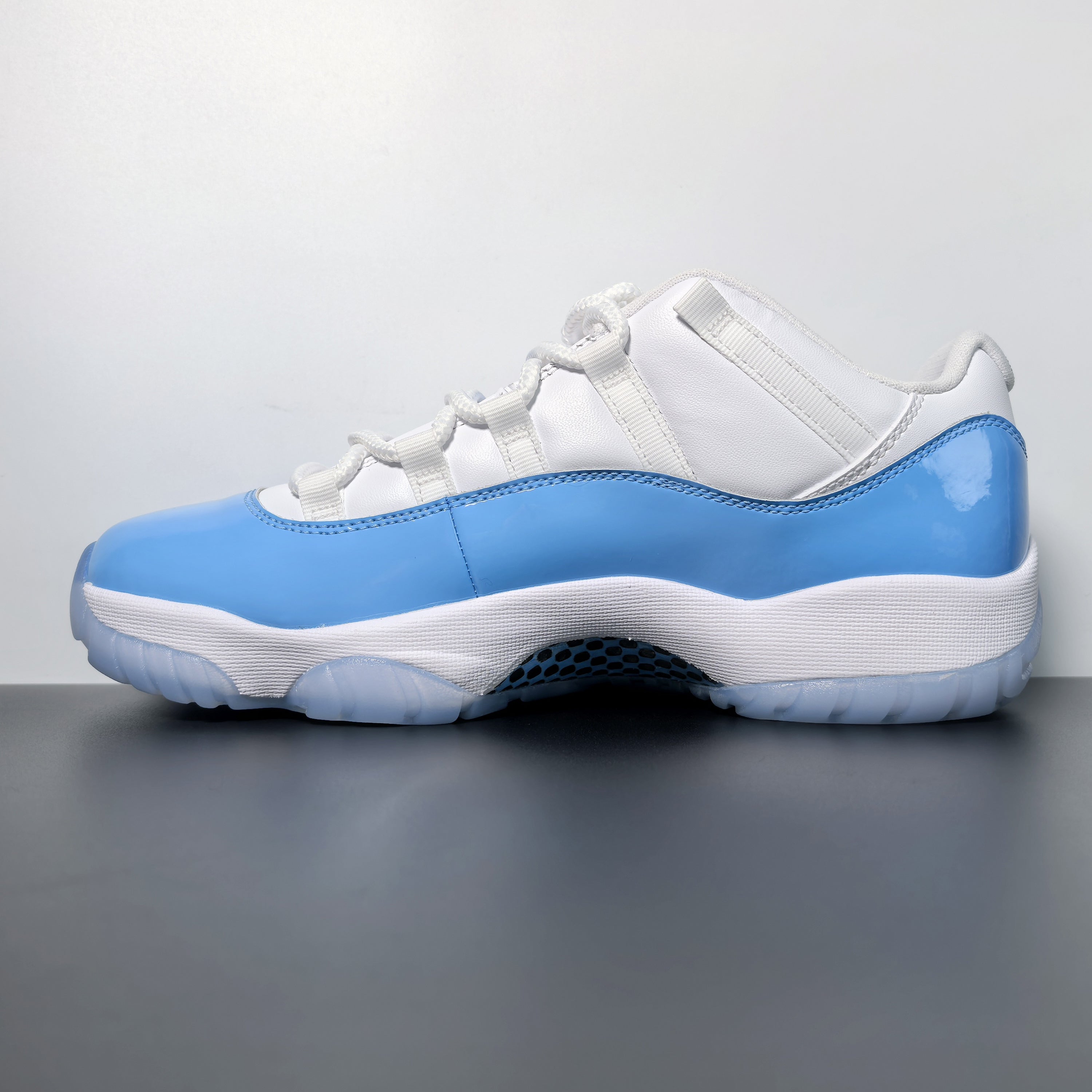 Air Jordan 11 Retro Low "University Blue"