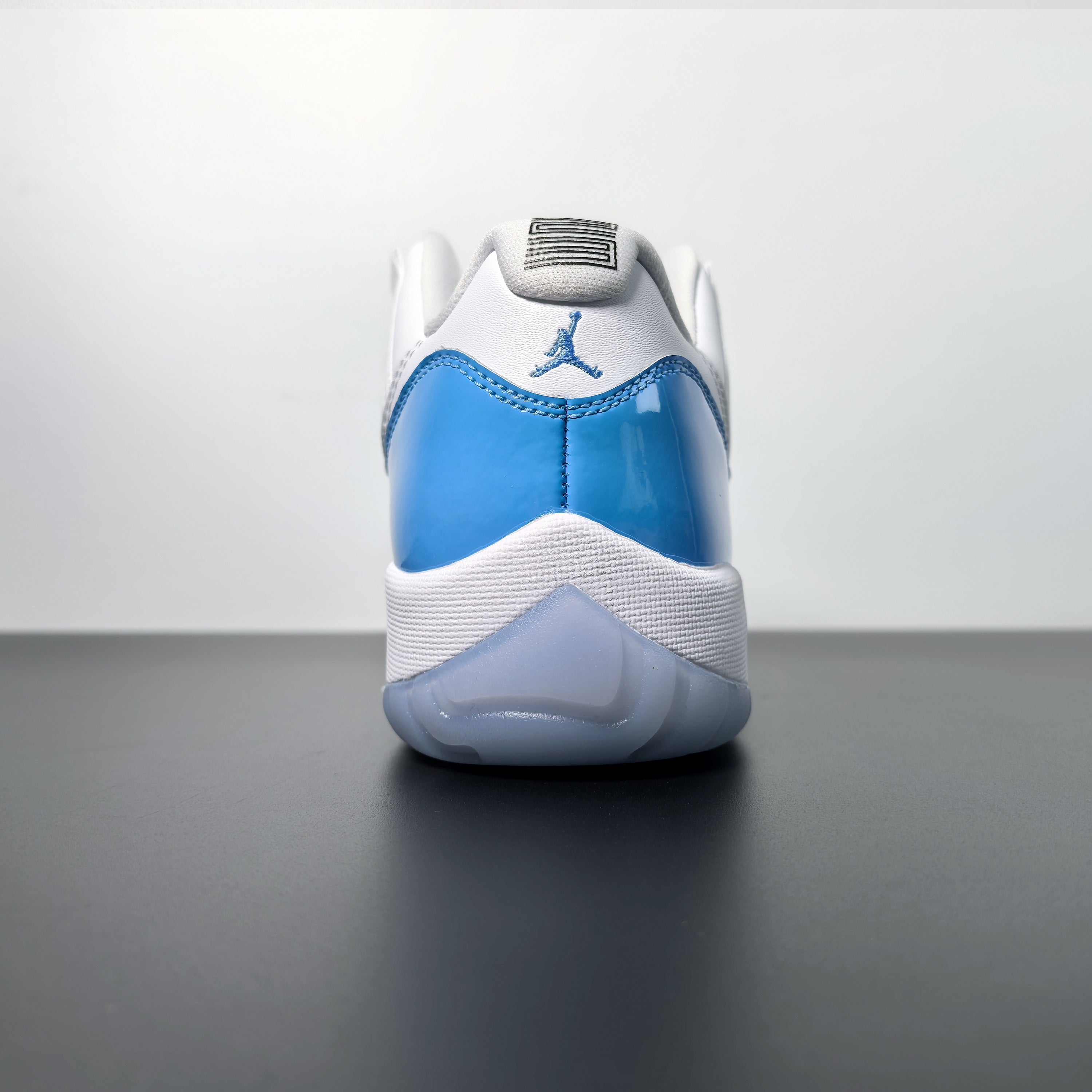 Air Jordan 11 Retro Low "University Blue"