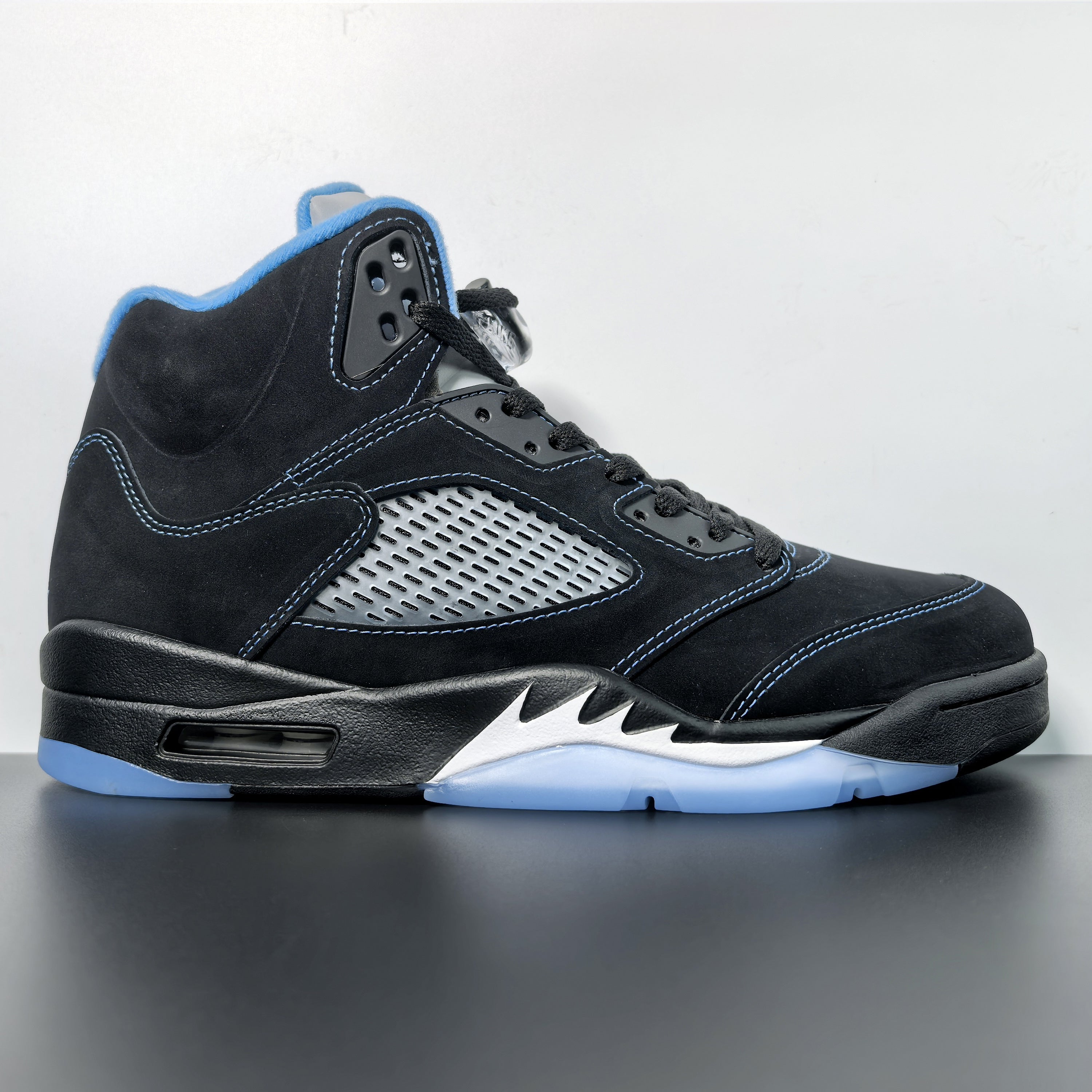 Air Jordan 5 Retro "Black University Blue"