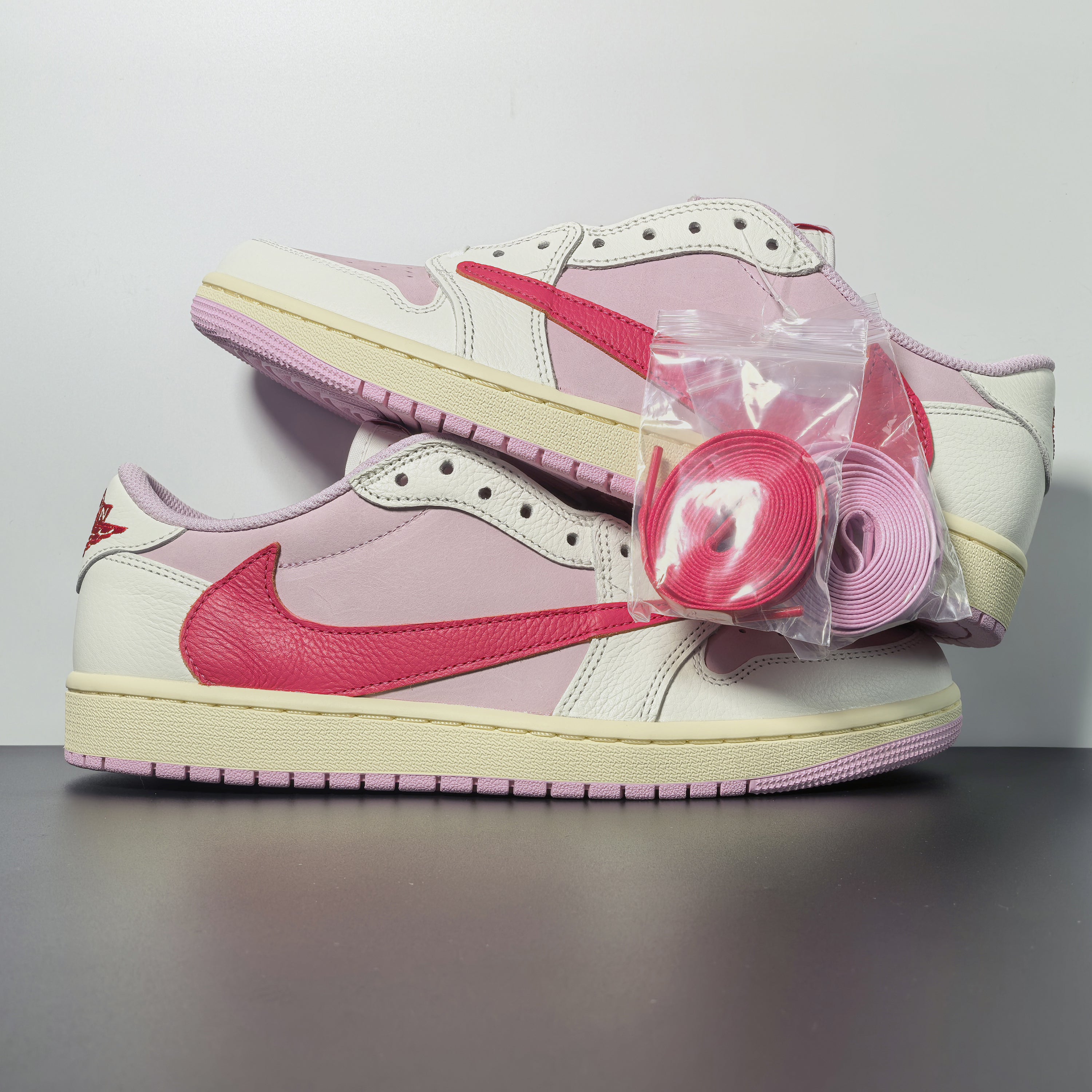 Travis Scott x Air Jordan 1 Low OG SP "Shy Pink"
