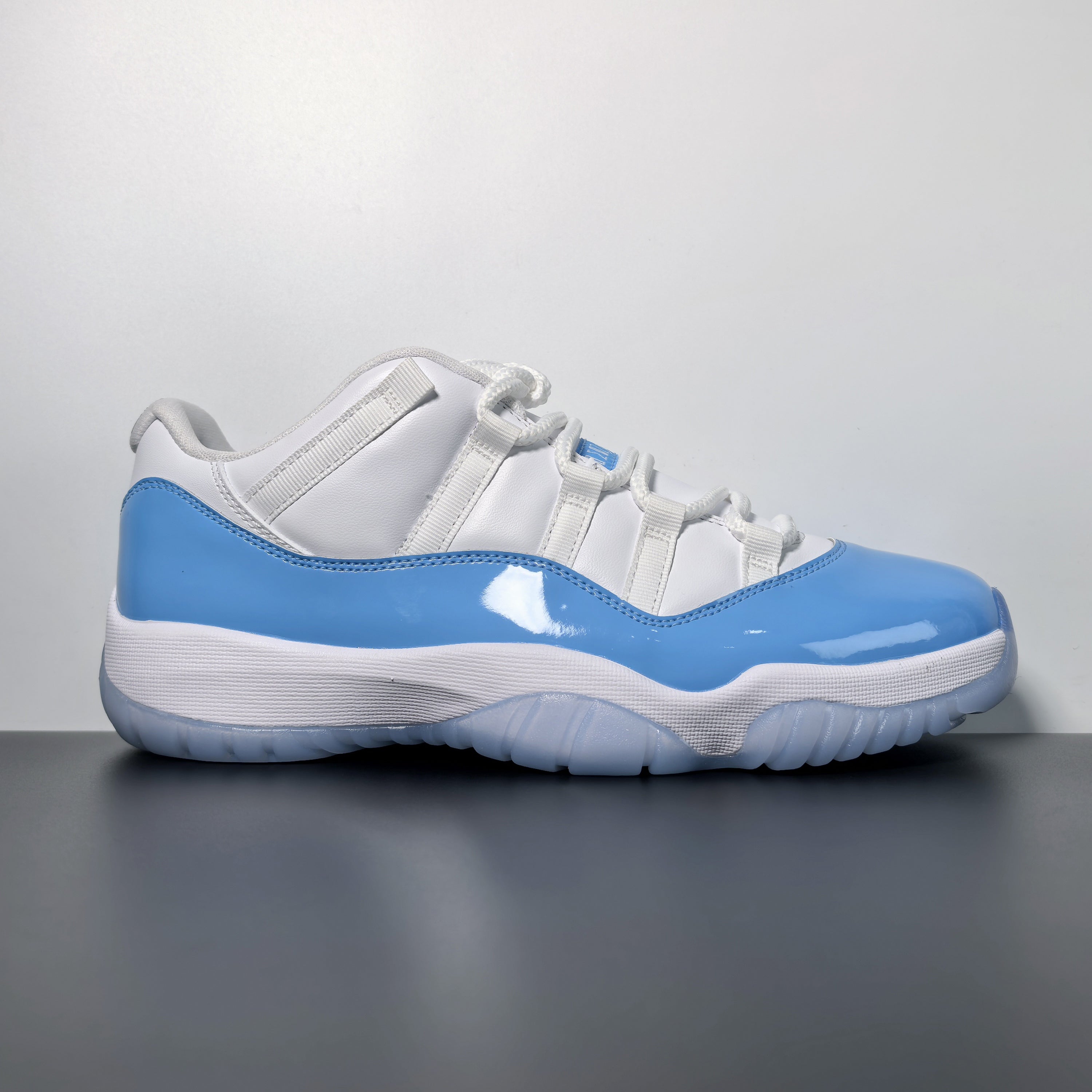 Air Jordan 11 Retro Low "University Blue"
