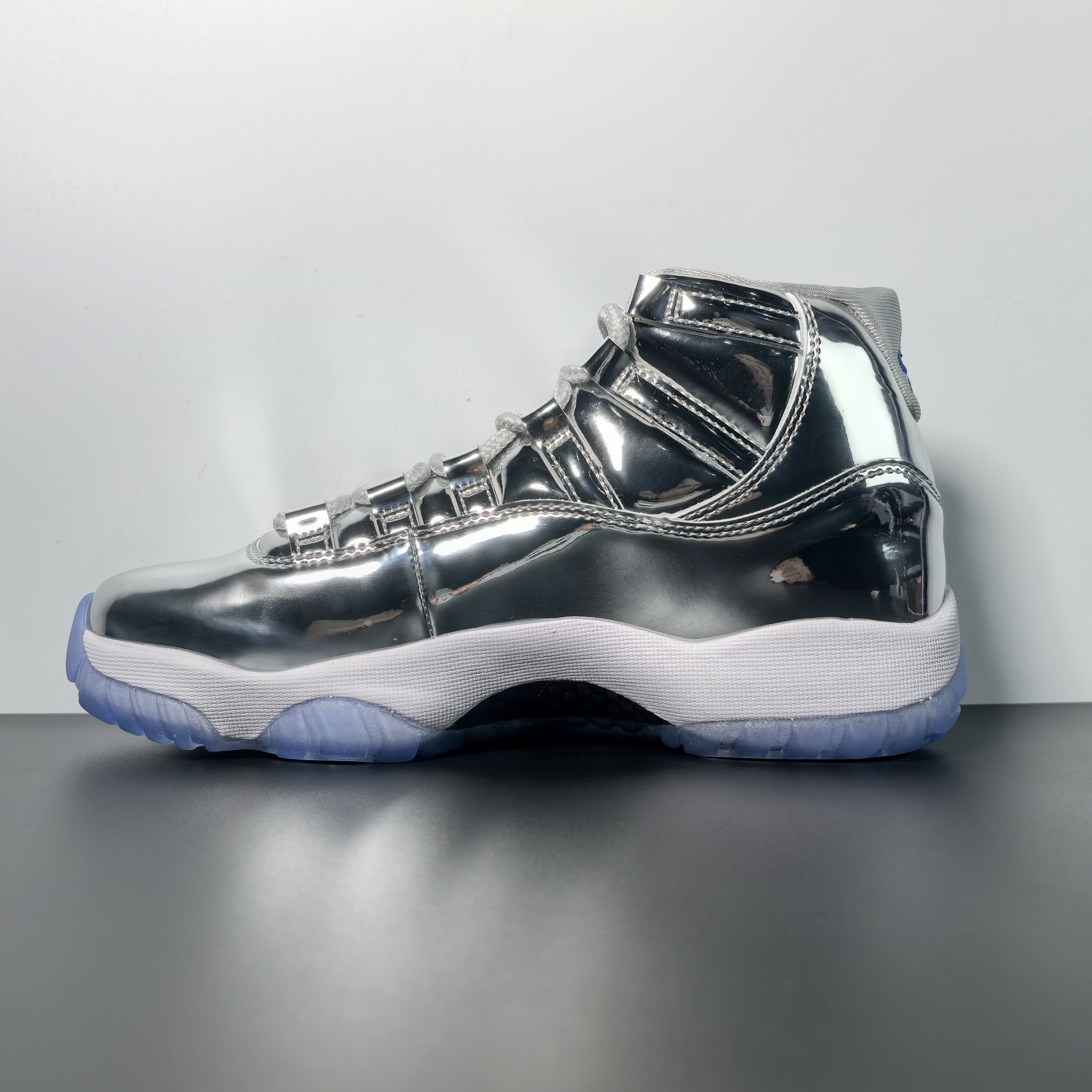 Air Jordan 11 "Silver Surfer"