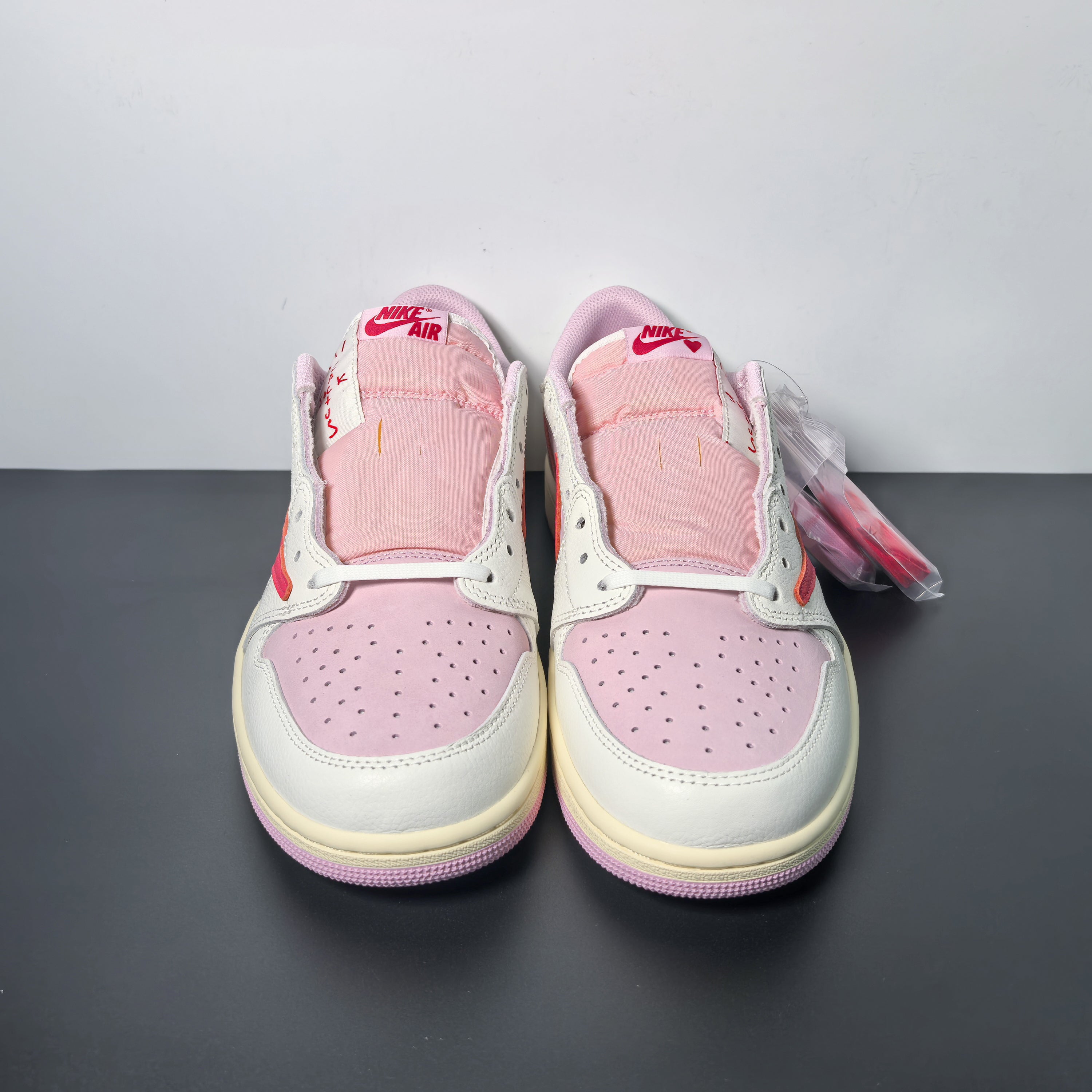 Travis Scott x Air Jordan 1 Low OG SP "Shy Pink"